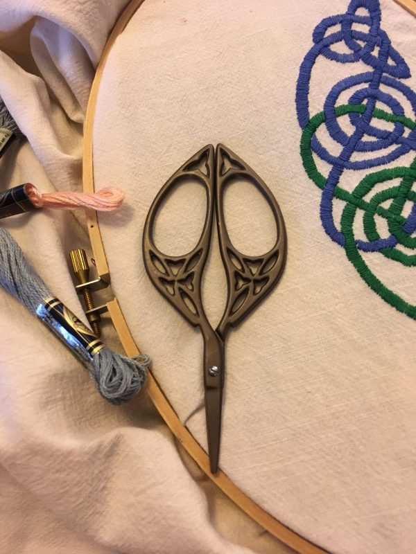 Celtic Oval Scissors Thread